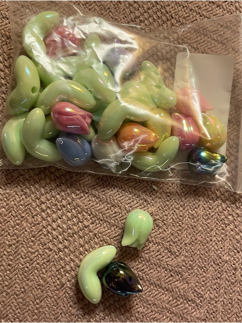 NEW 30pc Tulip Flower Bead Lot Leaf Acrylic Beads Beadable